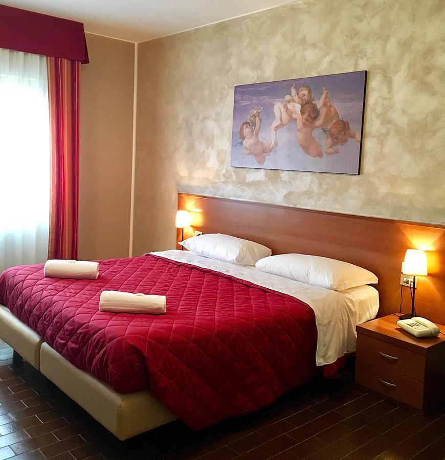 Hotel Forum Rozzano Exterior photo
